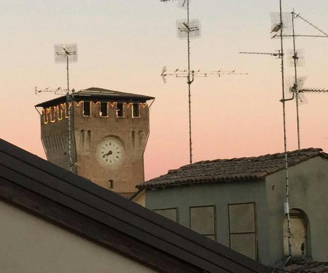 La Casa Sulle Mura Montecchio Emilia Bagian luar foto